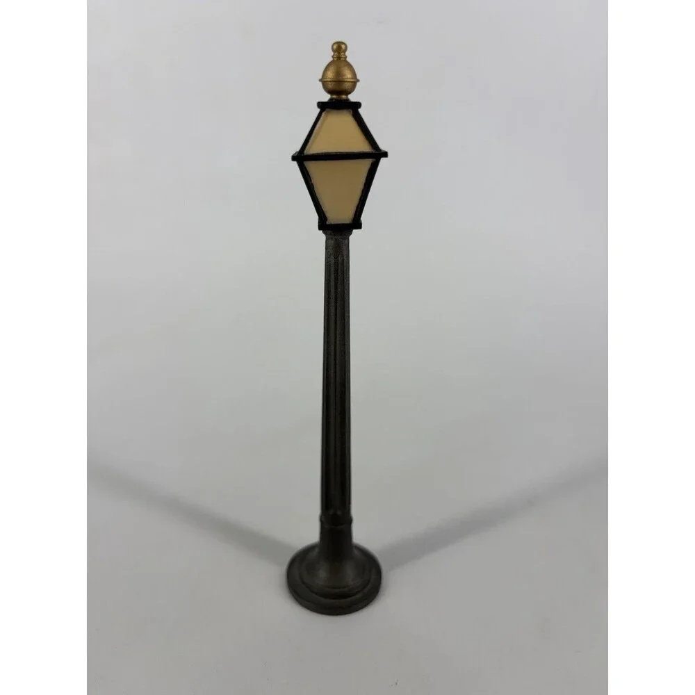 Hudson Pewter Villagers Lamp Post Street Light 4297